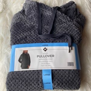 Pullover plush top